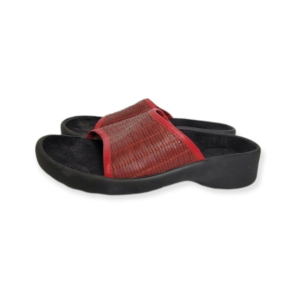 Tatami Birkenstock Womens Sandals Size 37 - 6.5 / 7 US Y2k Red slides